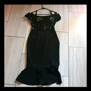 Guess NWOT black sequin ruffle dress 8